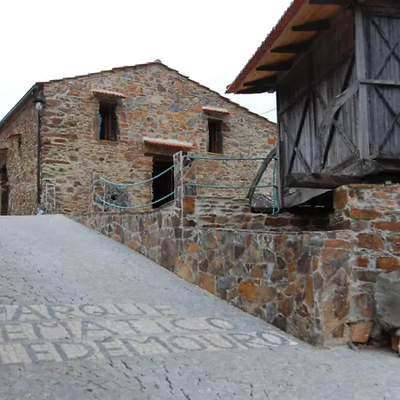 בית נופש Parque Tematico Vale de Mouro